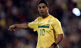 球速官网：RNG有惊无险晋级全球总决赛，Uzi再战世界舞台